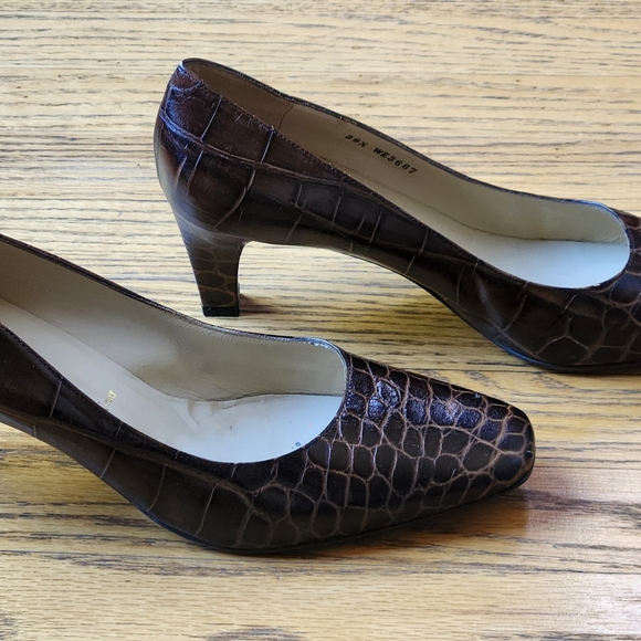 BRUNO MAGLI Faux Alligator Embossed Leather Pumps 2.5" Heel - Picture 2 of 9